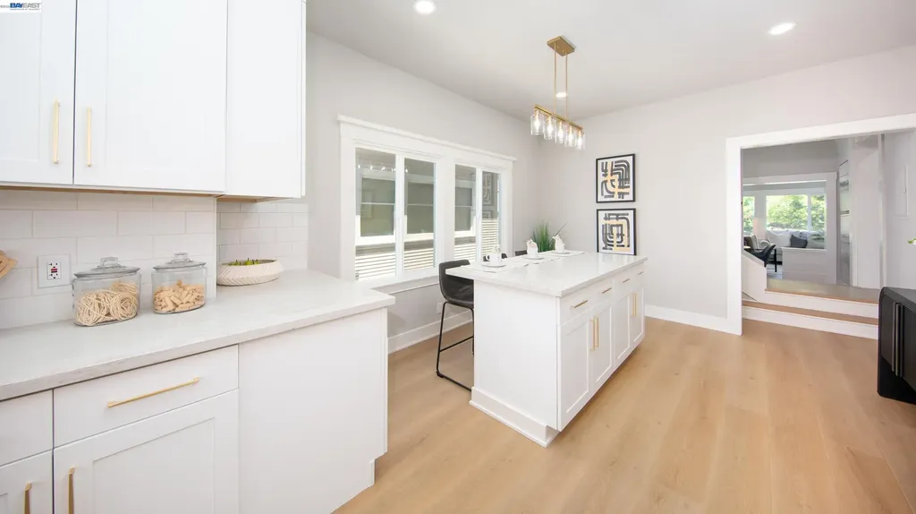 1043 18th Street Oakland CA 94606