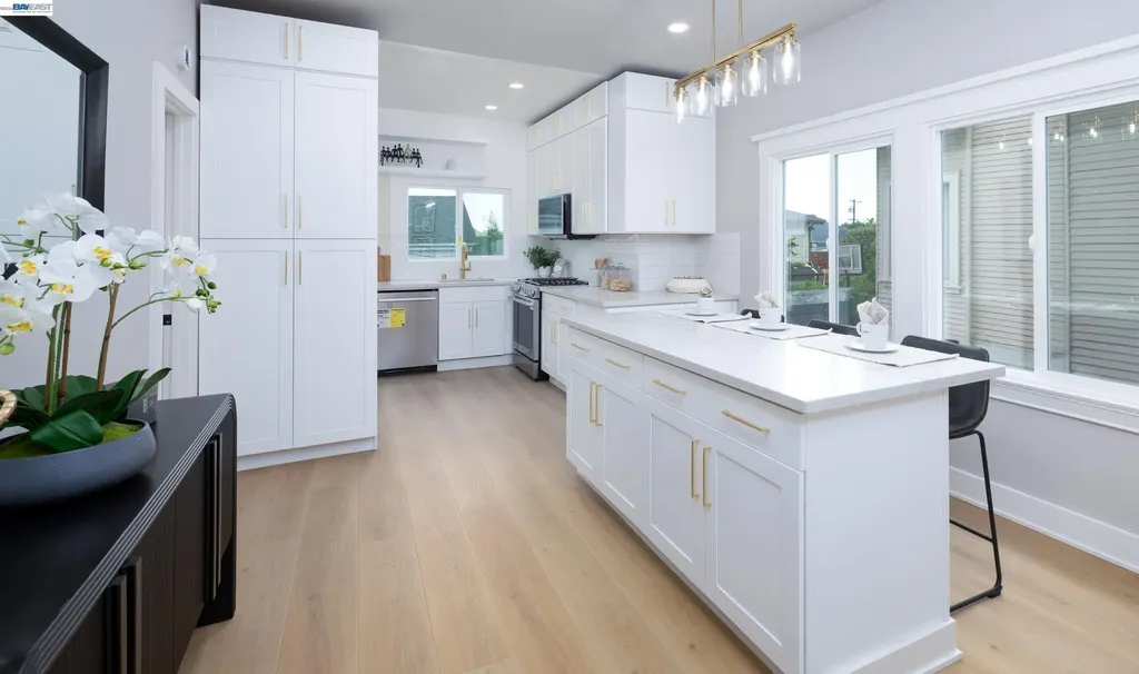 1043 18th Street Oakland CA 94606