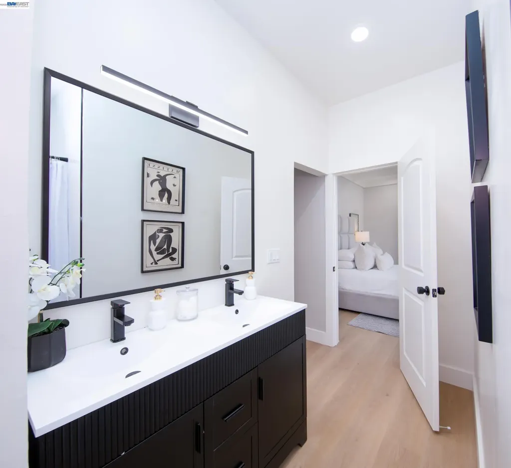 1043 18th Street Oakland CA 94606