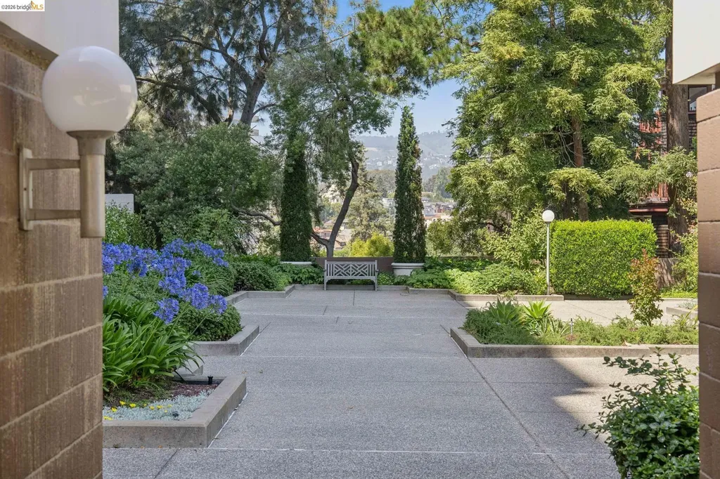 1 Kelton Court Oakland CA 94611