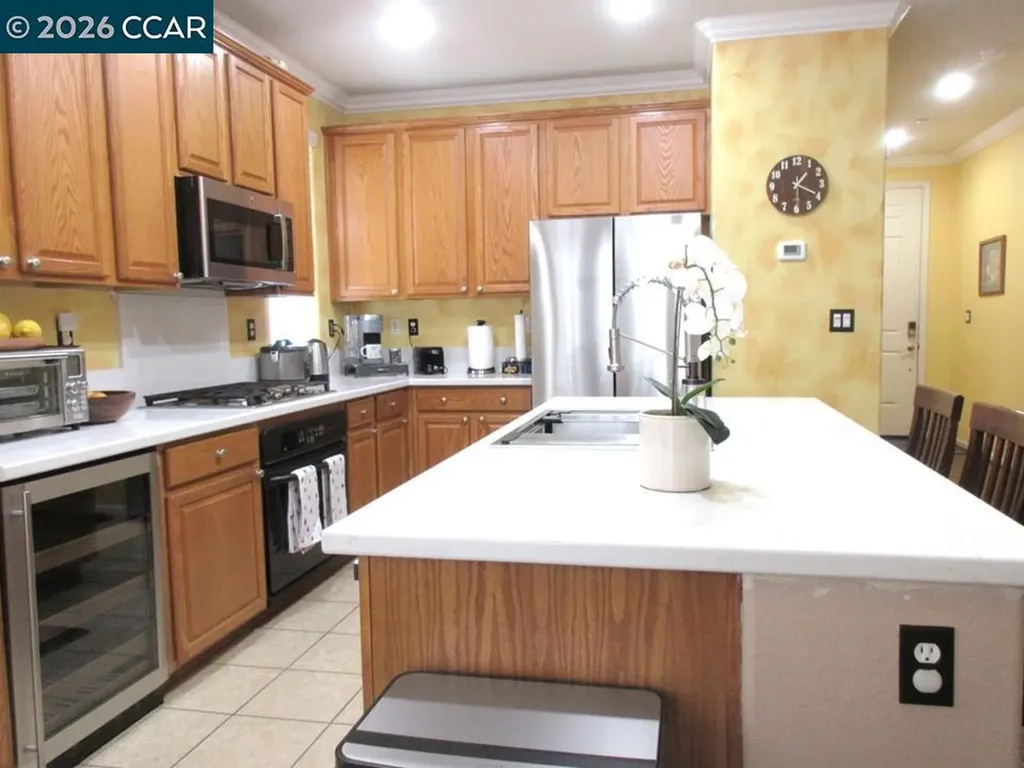 2072 Drake Lane Hercules CA 94547
