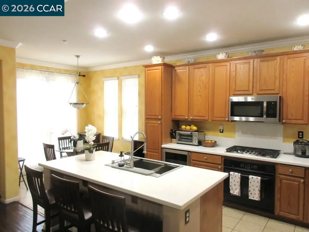 2072 Drake Lane Hercules CA 94547