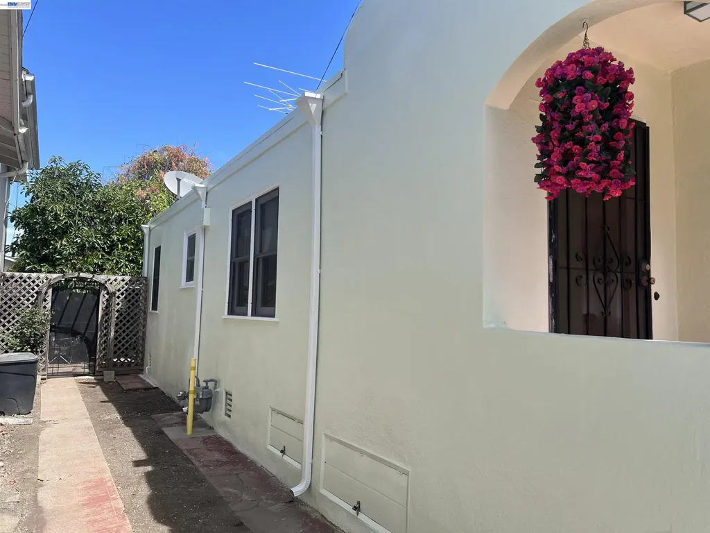 2115 Havenscourt Boulevard Oakland CA 94621