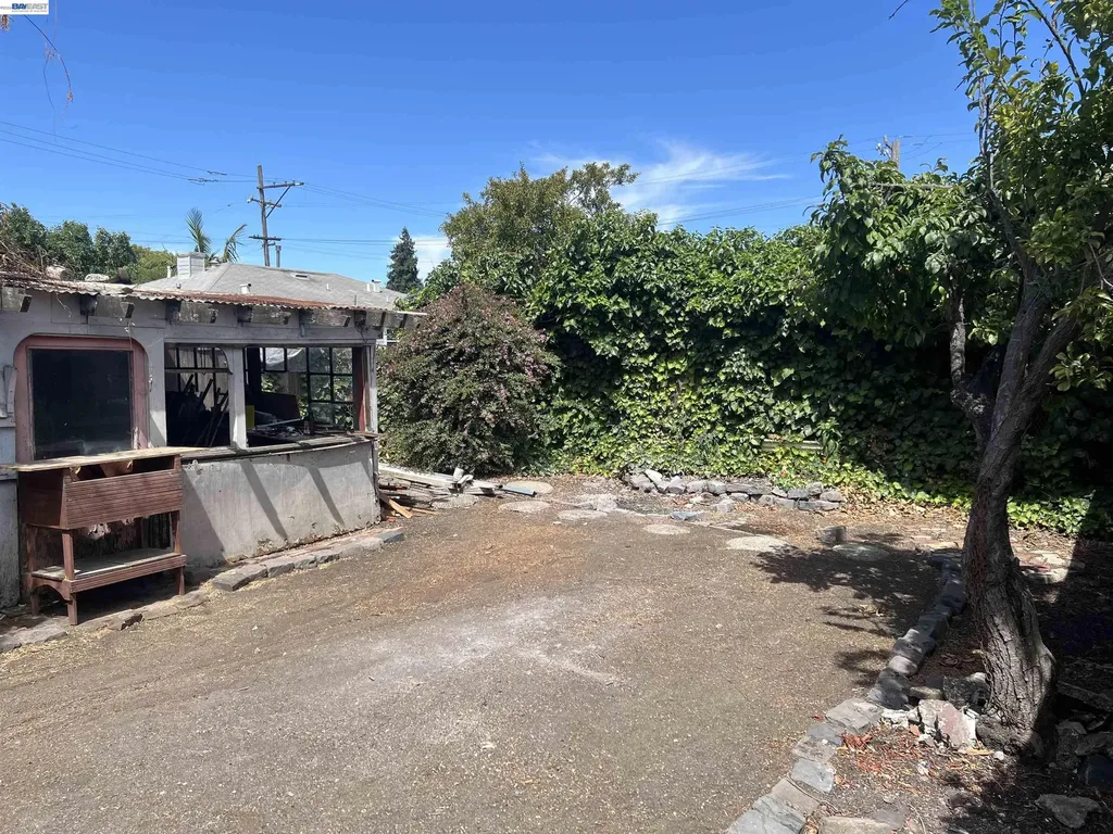 2115 Havenscourt Boulevard Oakland CA 94621