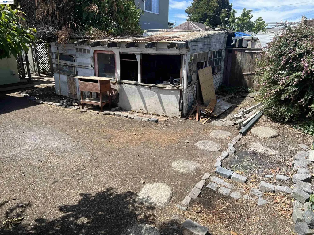 2115 Havenscourt Boulevard Oakland CA 94621