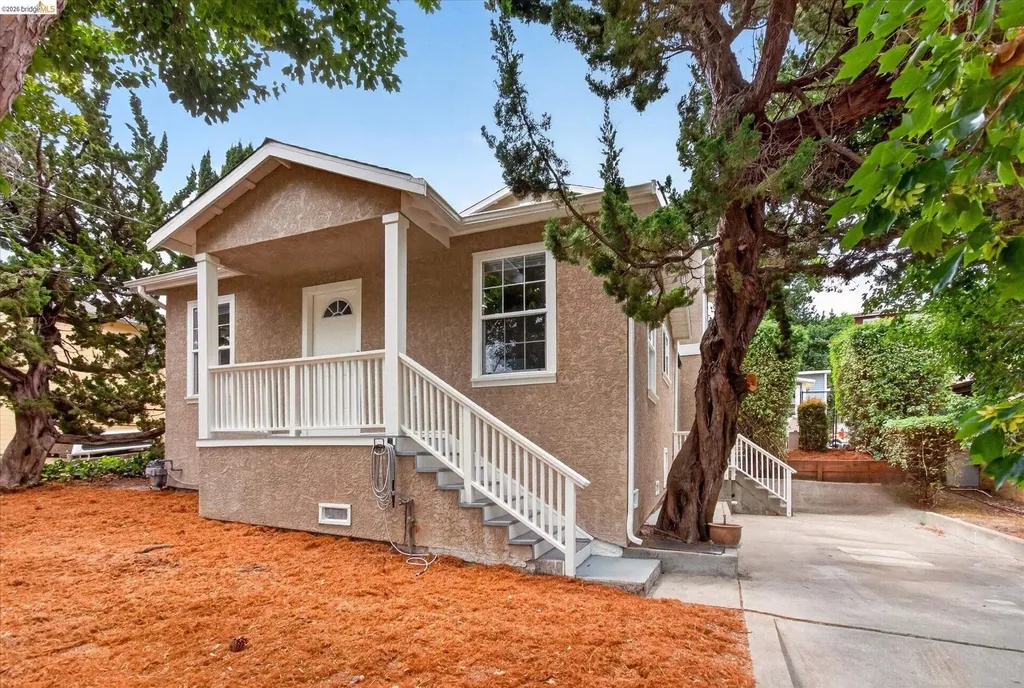 7925 Greenly Drive Oakland CA 94605