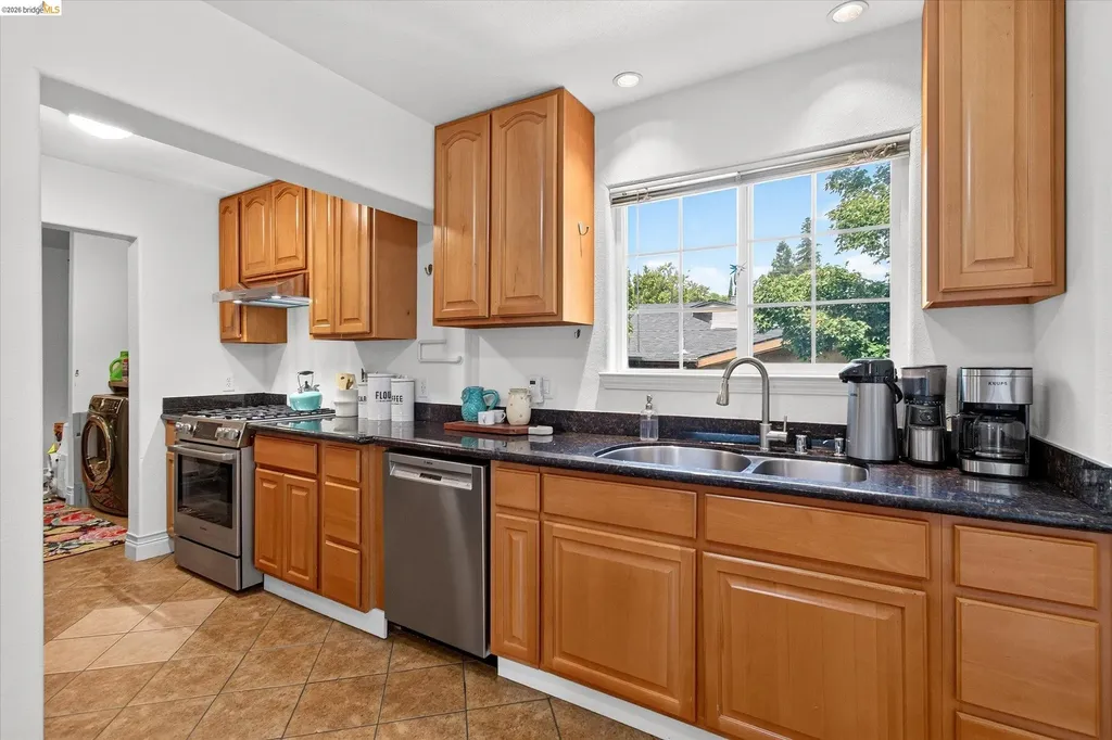 7925 Greenly Drive Oakland CA 94605