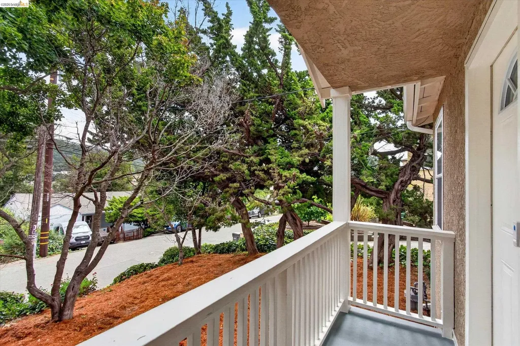 7925 Greenly Drive Oakland CA 94605
