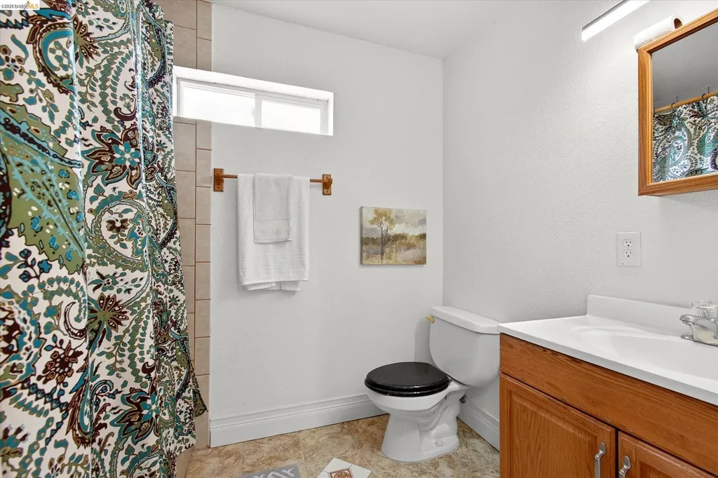 7925 Greenly Drive Oakland CA 94605