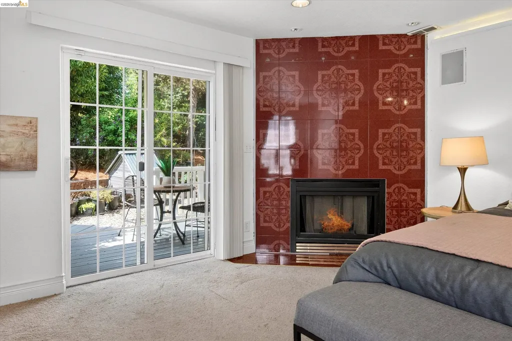 7925 Greenly Drive Oakland CA 94605