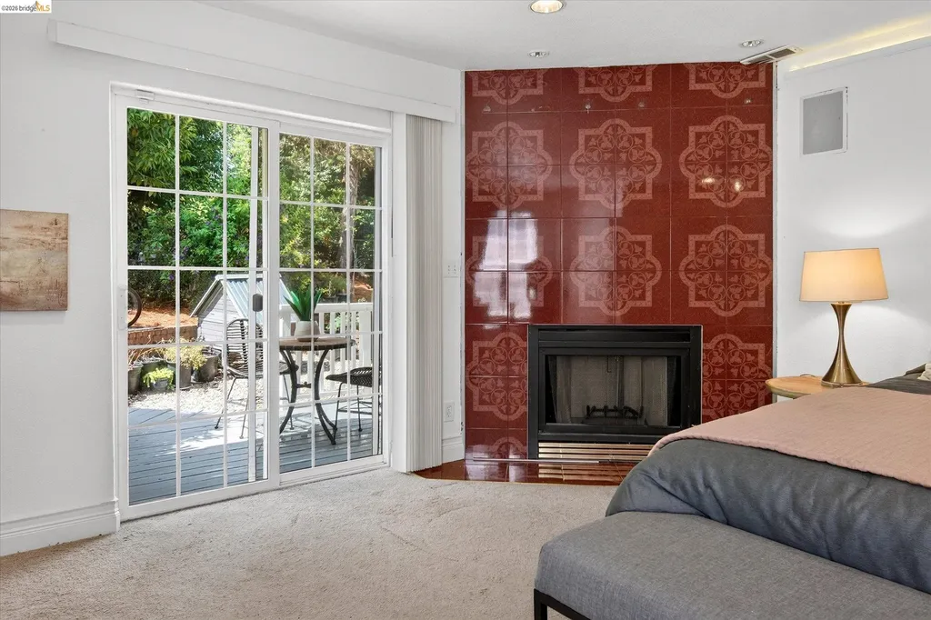 7925 Greenly Drive Oakland CA 94605