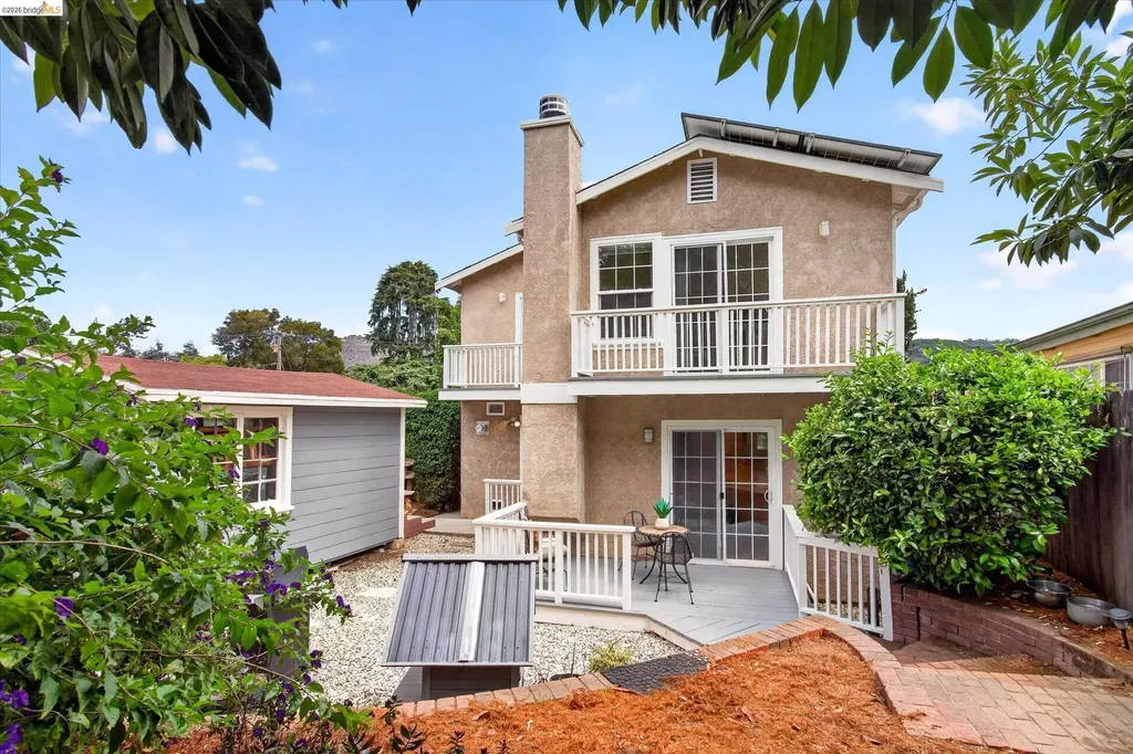 7925 Greenly Drive Oakland CA 94605