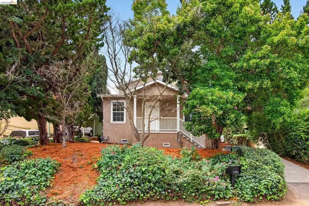 7925 Greenly Drive Oakland CA 94605