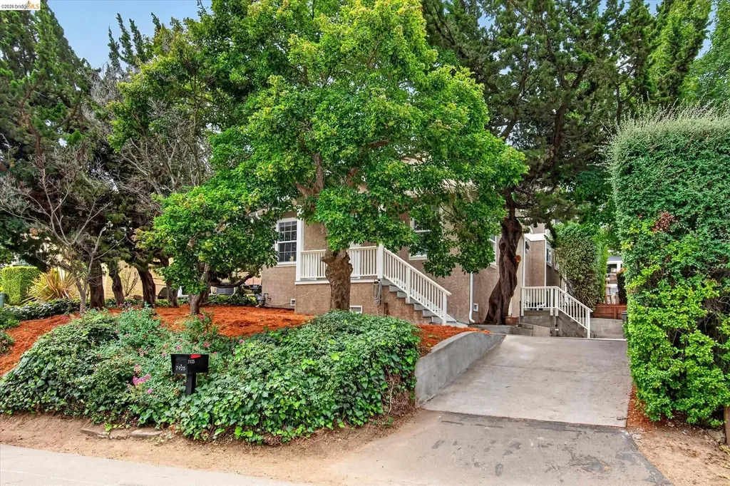 7925 Greenly Drive Oakland CA 94605