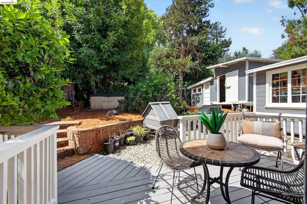 7925 Greenly Drive Oakland CA 94605