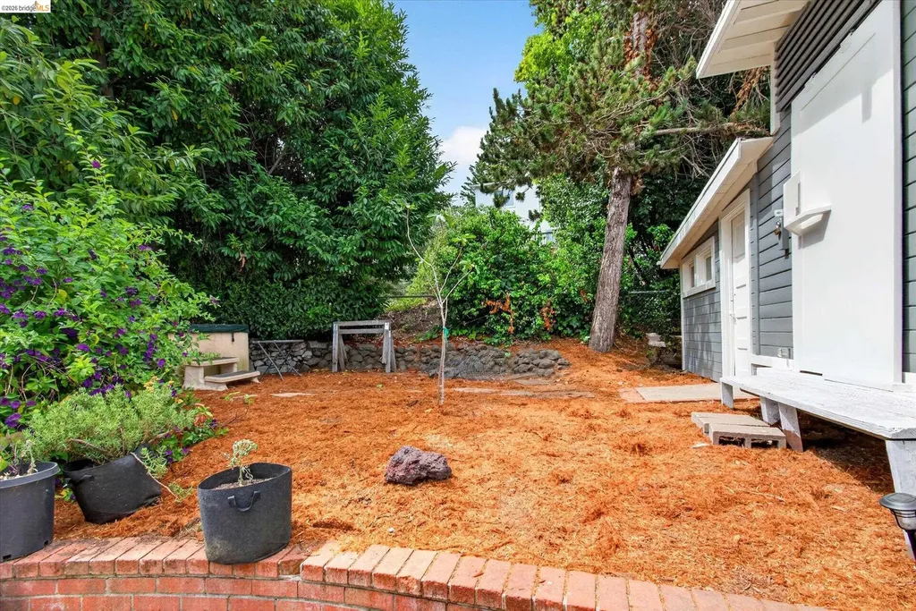 7925 Greenly Drive Oakland CA 94605