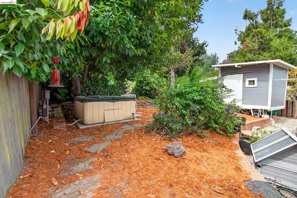 7925 Greenly Drive Oakland CA 94605