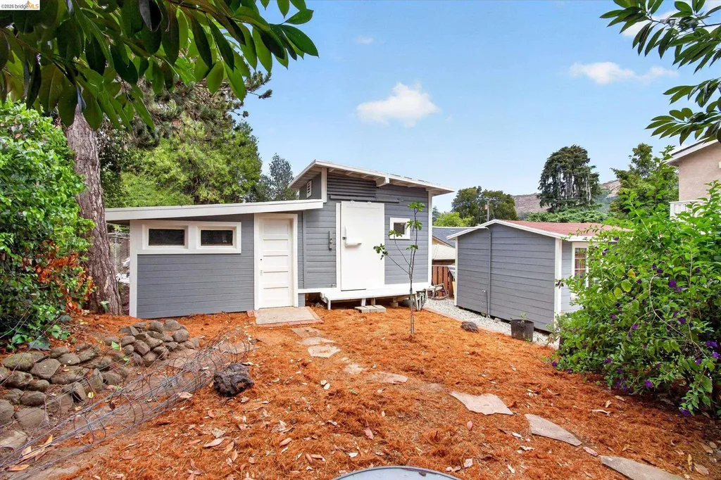 7925 Greenly Drive Oakland CA 94605