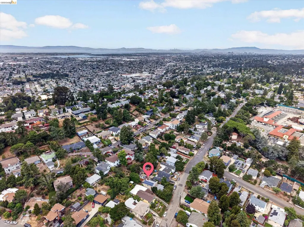 7925 Greenly Drive Oakland CA 94605
