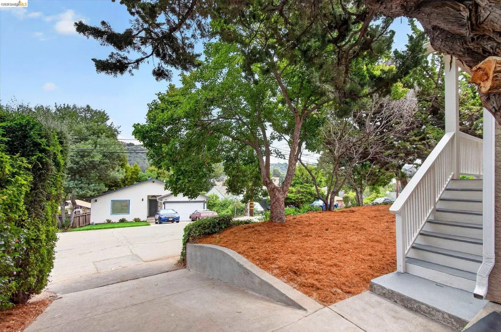 7925 Greenly Drive Oakland CA 94605