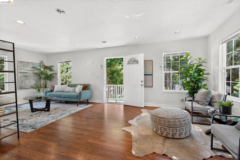 7925 Greenly Drive Oakland CA 94605