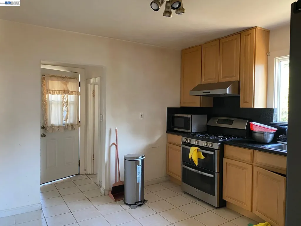 3264 Kansas Oakland CA 94602