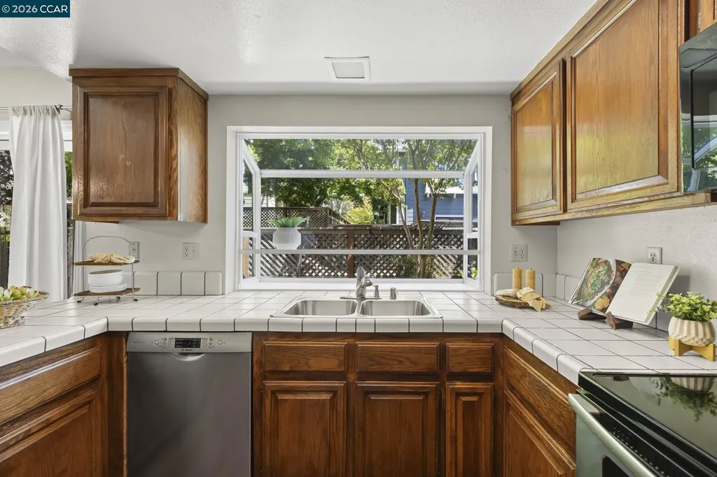 16 Josefa Place Moraga CA 94556