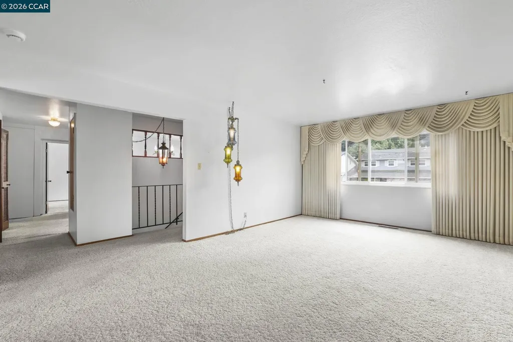 5218 Camino Alta Mira Castro Valley CA 94546