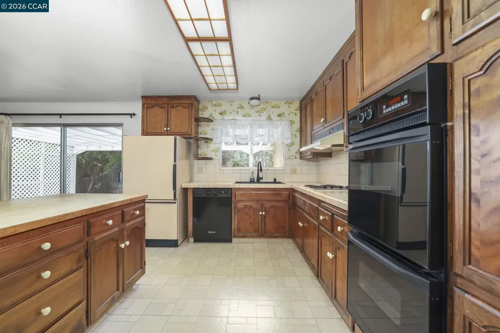 5218 Camino Alta Mira Castro Valley CA 94546