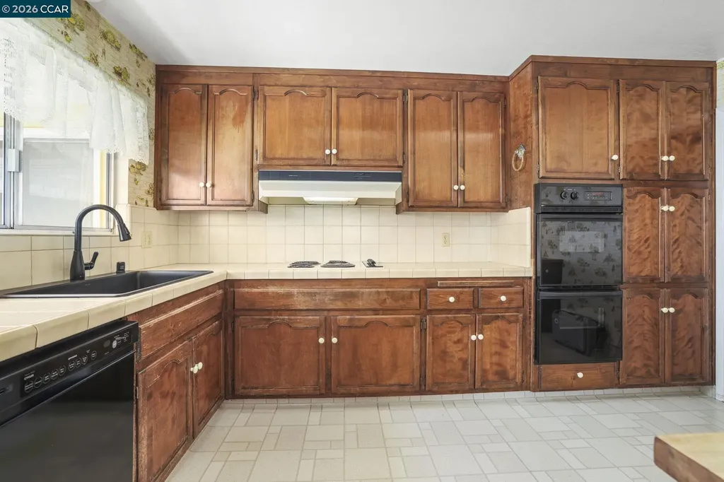 5218 Camino Alta Mira Castro Valley CA 94546