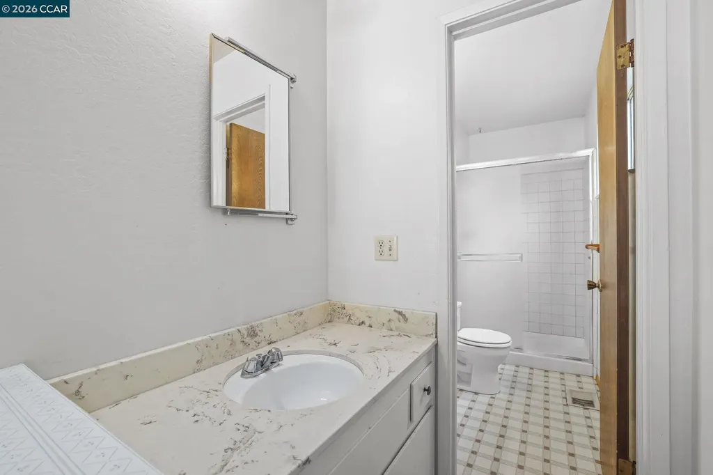 5218 Camino Alta Mira Castro Valley CA 94546