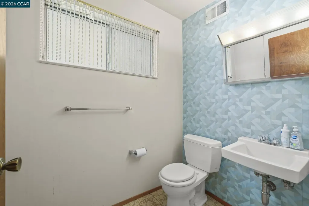 5218 Camino Alta Mira Castro Valley CA 94546