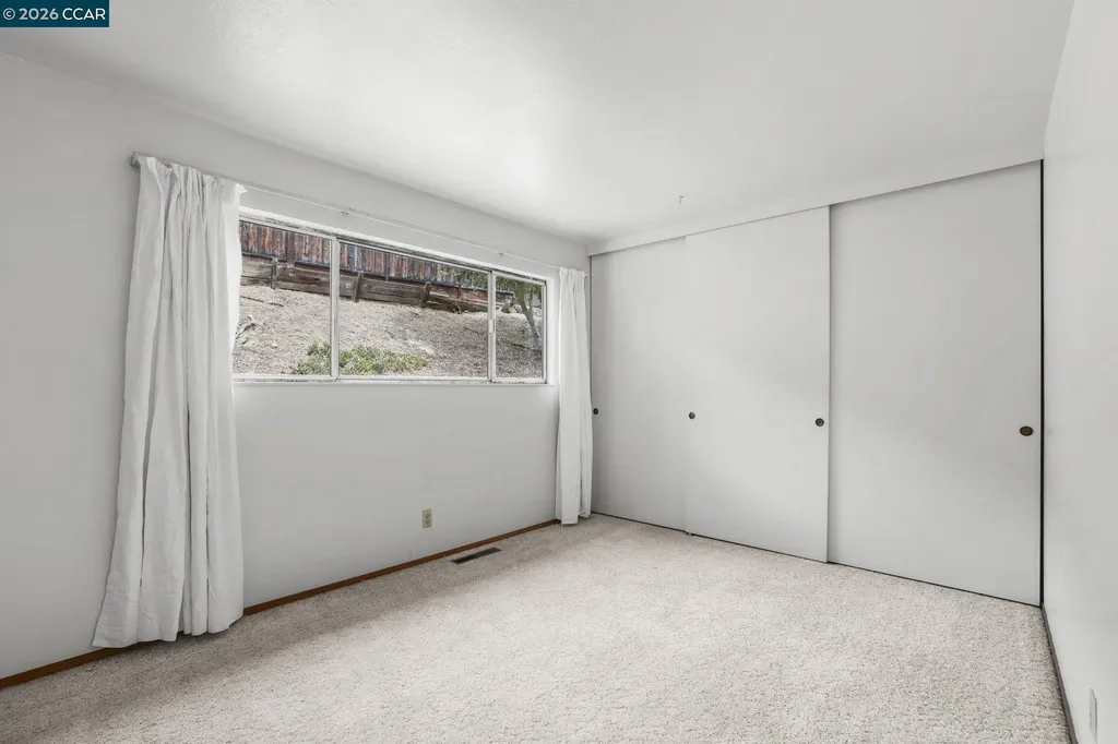 5218 Camino Alta Mira Castro Valley CA 94546