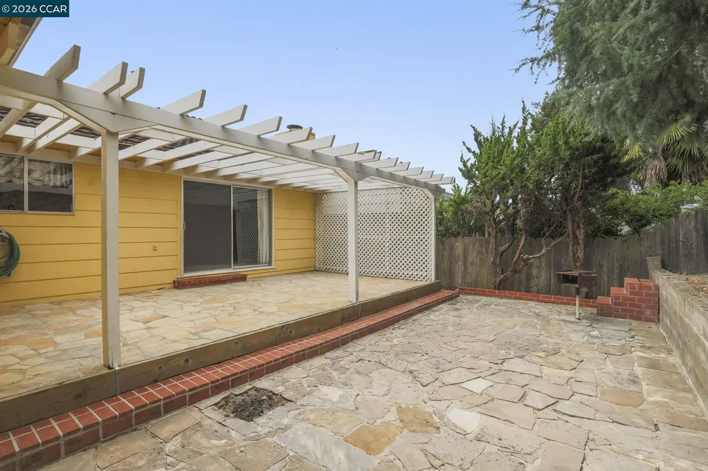 5218 Camino Alta Mira Castro Valley CA 94546