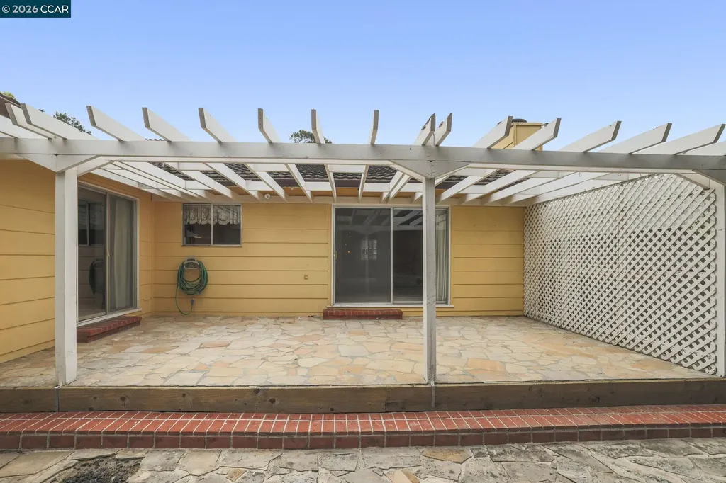 5218 Camino Alta Mira Castro Valley CA 94546