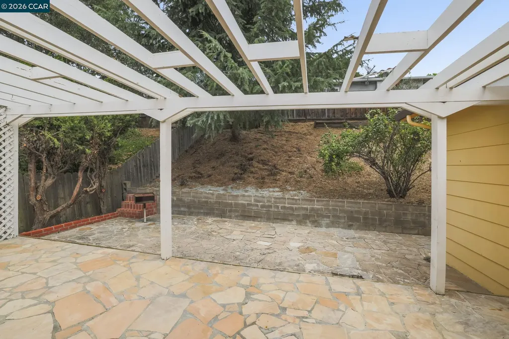5218 Camino Alta Mira Castro Valley CA 94546