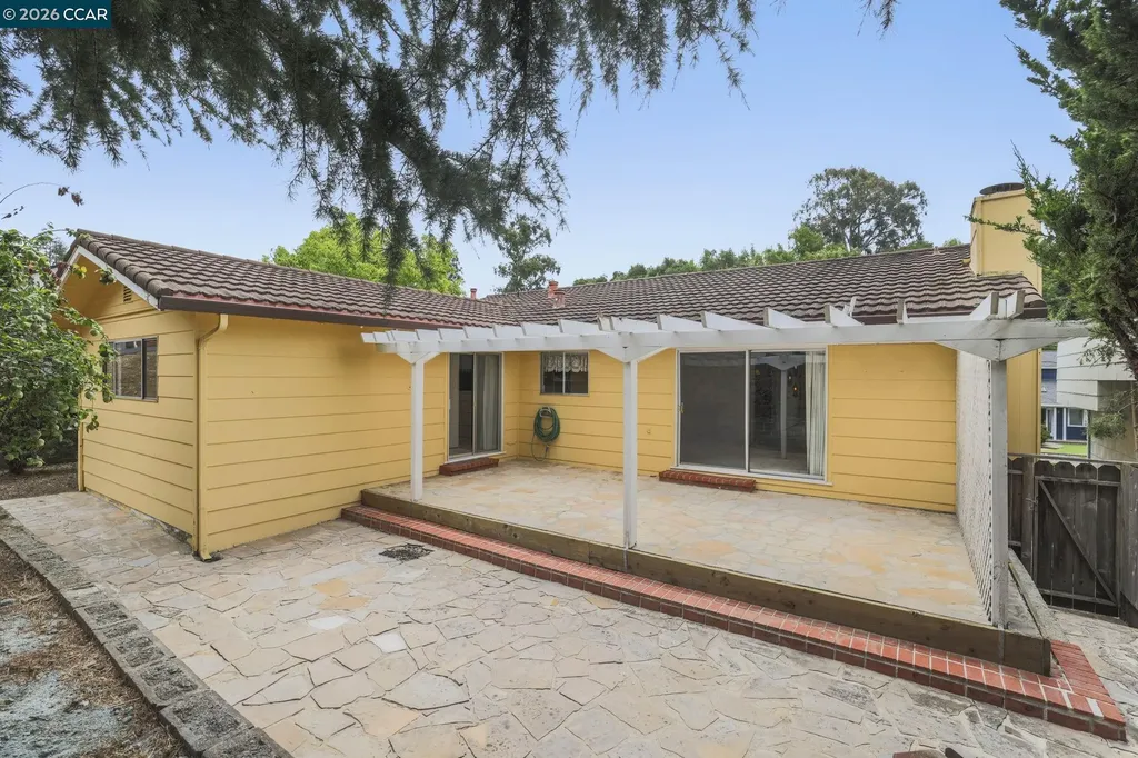 5218 Camino Alta Mira Castro Valley CA 94546