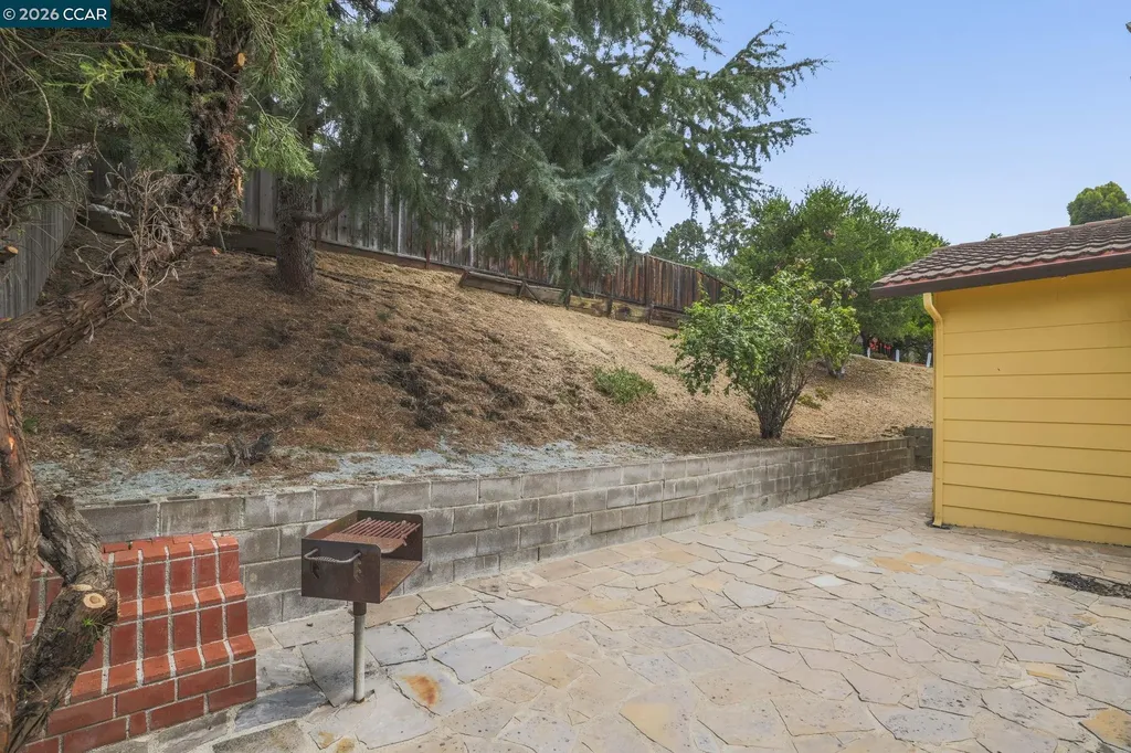 5218 Camino Alta Mira Castro Valley CA 94546