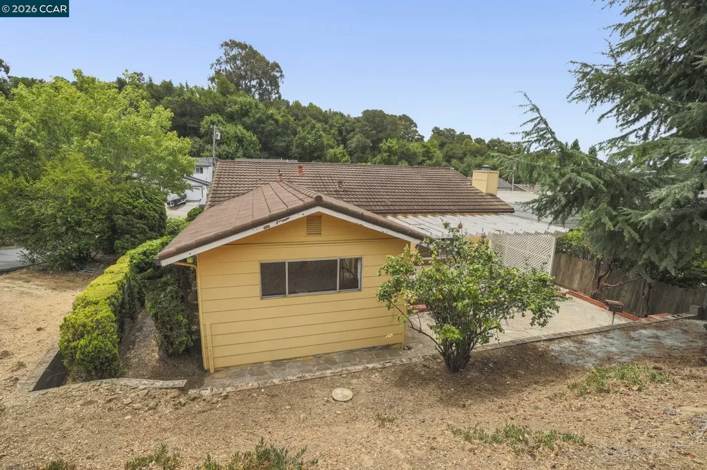 5218 Camino Alta Mira Castro Valley CA 94546