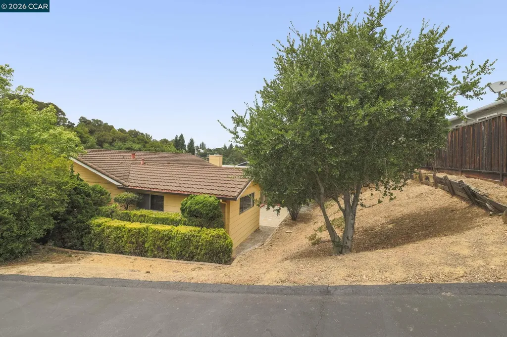 5218 Camino Alta Mira Castro Valley CA 94546