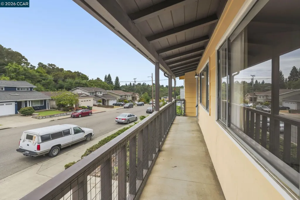 5218 Camino Alta Mira Castro Valley CA 94546