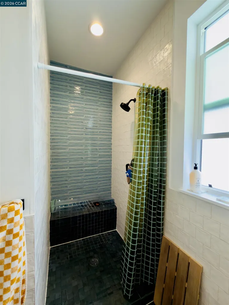 1096 53rd Oakland CA 94608