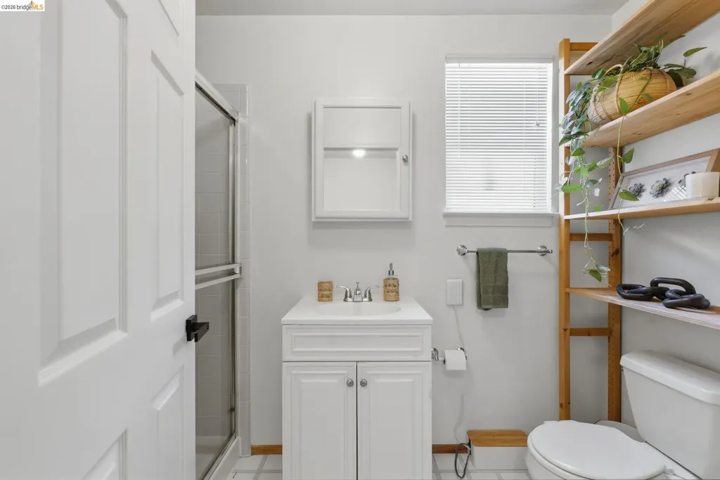 3917 Columbian Drive Oakland CA 94605