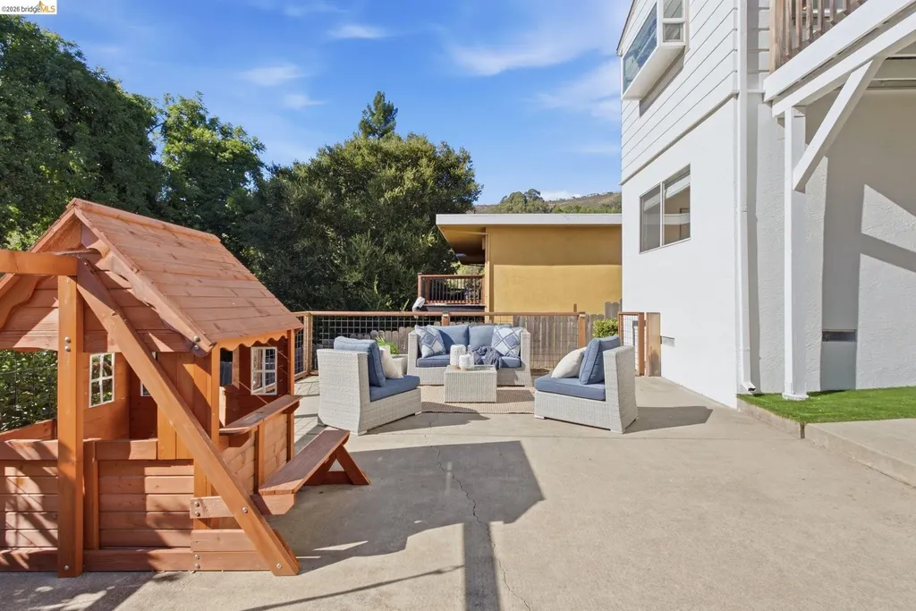 3917 Columbian Drive Oakland CA 94605