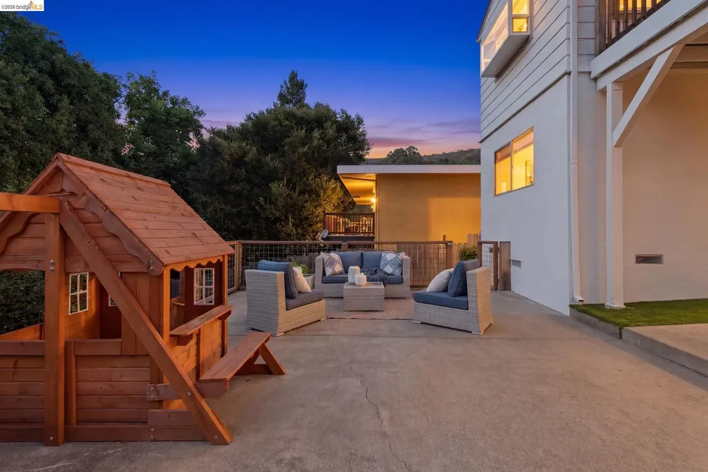 3917 Columbian Drive Oakland CA 94605