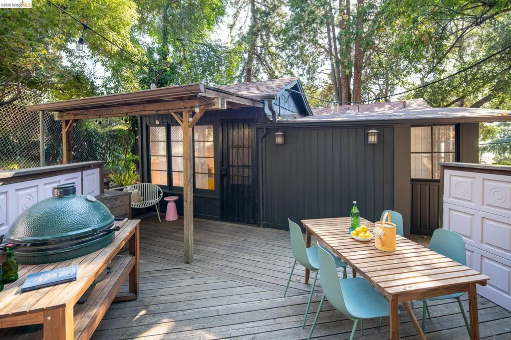 7848 Hillmont Drive Oakland CA 94605
