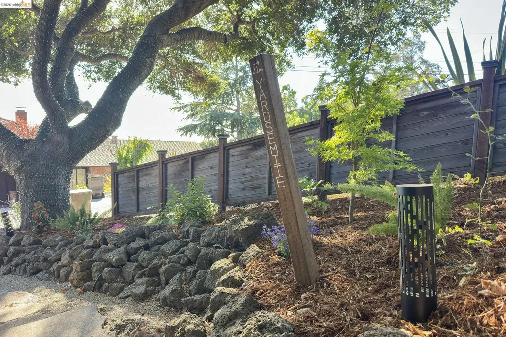 7848 Hillmont Drive Oakland CA 94605