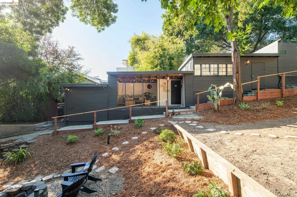 7848 Hillmont Drive Oakland CA 94605