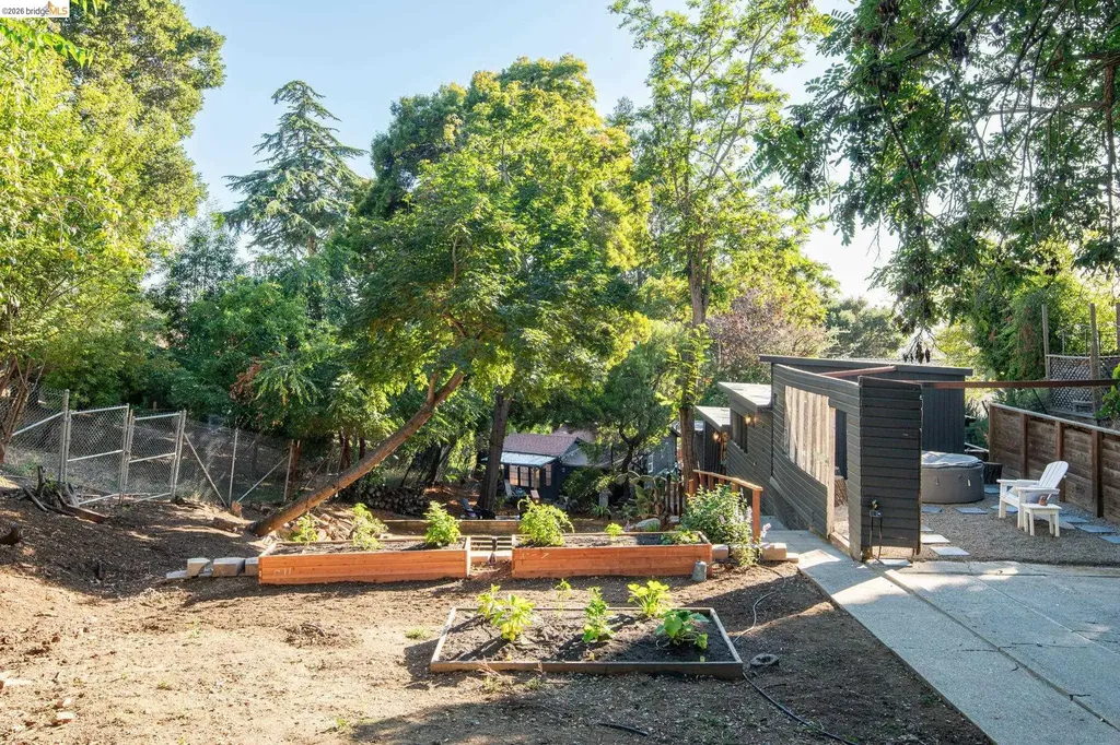 7848 Hillmont Drive Oakland CA 94605