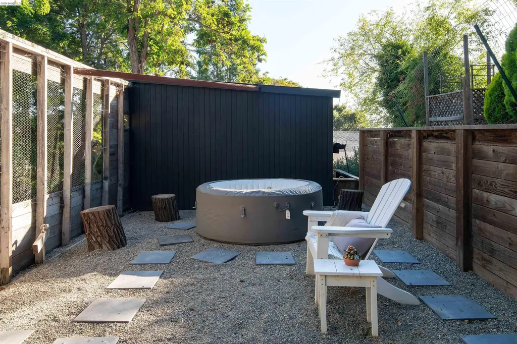 7848 Hillmont Drive Oakland CA 94605